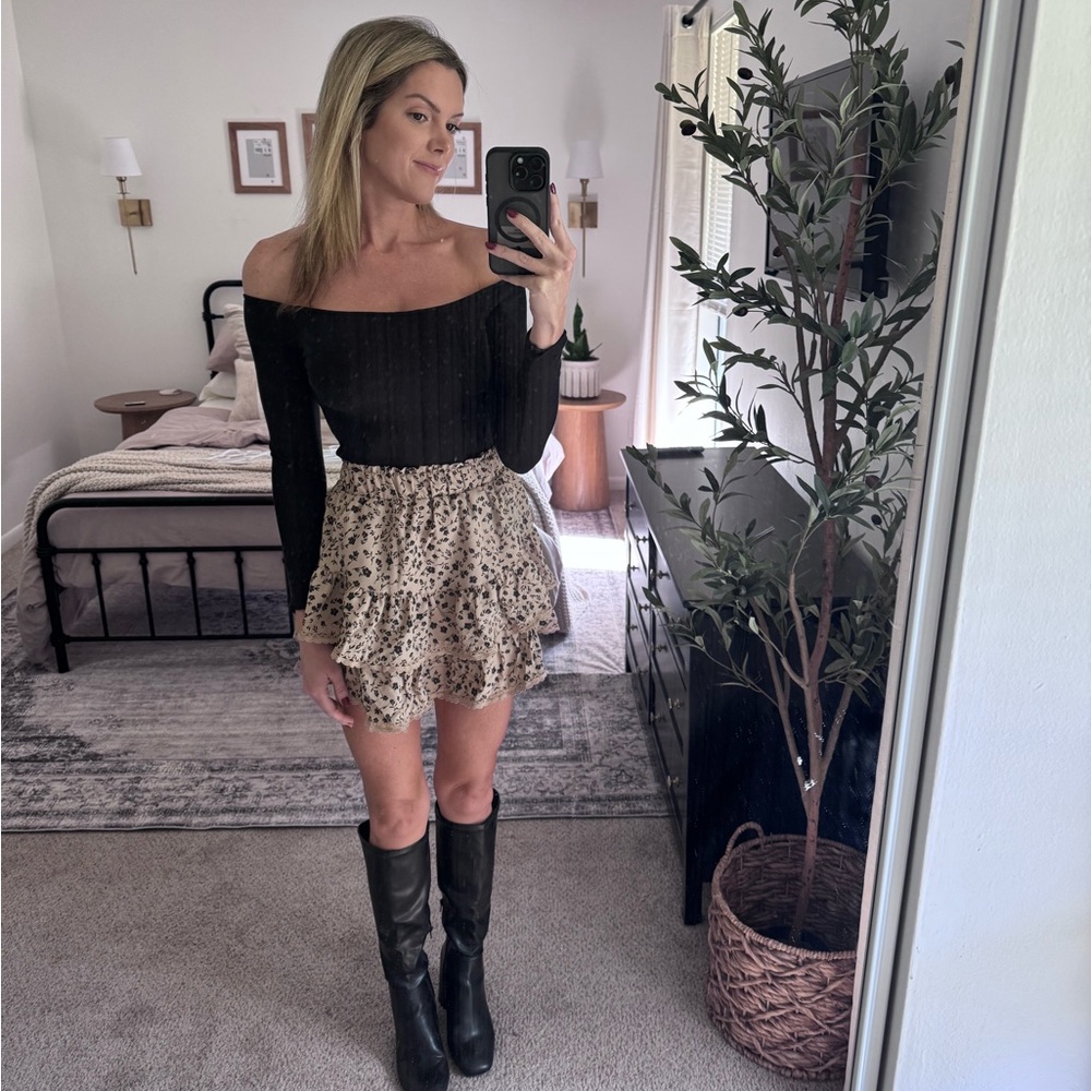 Black Off-Shoulder Top - Picture 2 of 3